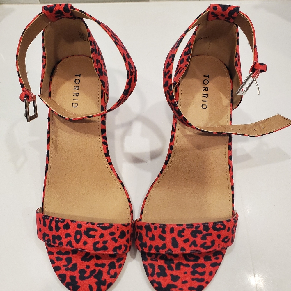 Size 11 Torrid hot pink and polka-dot heels